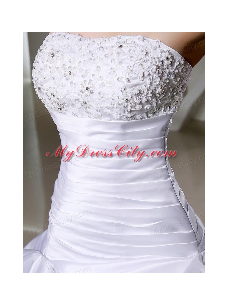 Luxurious Ball Gown Strapless Wedding Dress with Appliques and Ruching