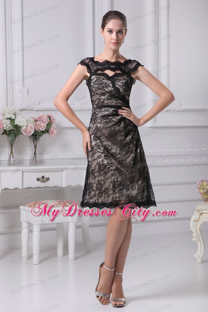 Short Dress with Cool Neckline for Mothers in Black Lace