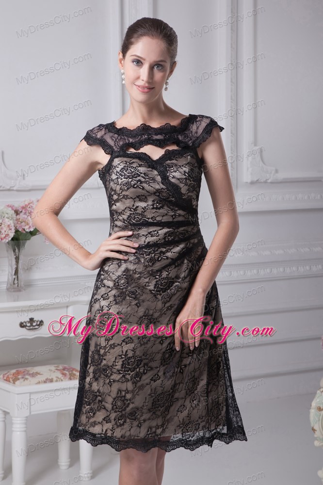 Short Dress with Cool Neckline for Mothers in Black Lace