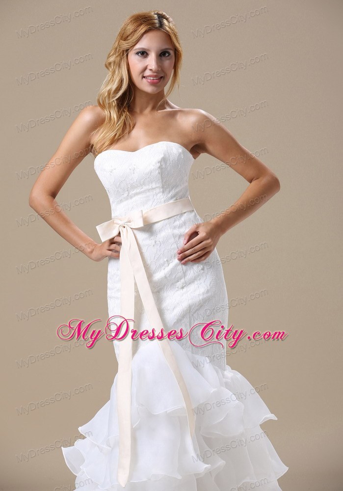 Brush Train Ruffled Layers Wedding Dresses with Pink Bowknot