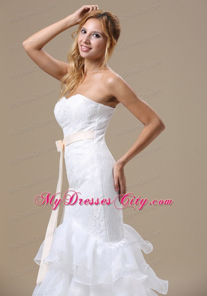 Brush Train Ruffled Layers Wedding Dresses with Pink Bowknot