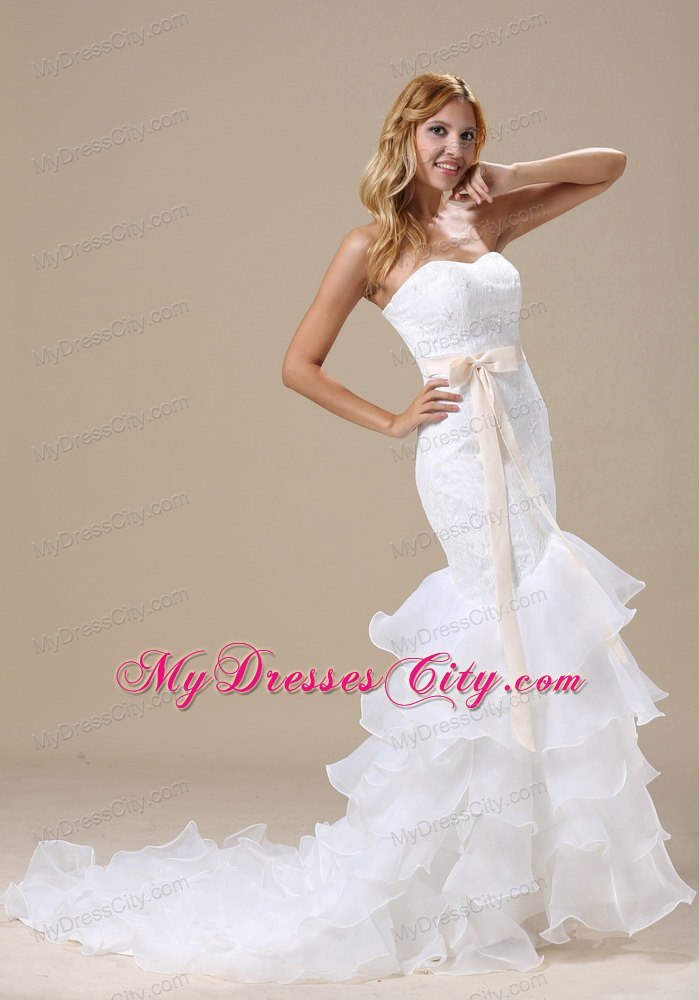 Brush Train Ruffled Layers Wedding Dresses with Pink Bowknot