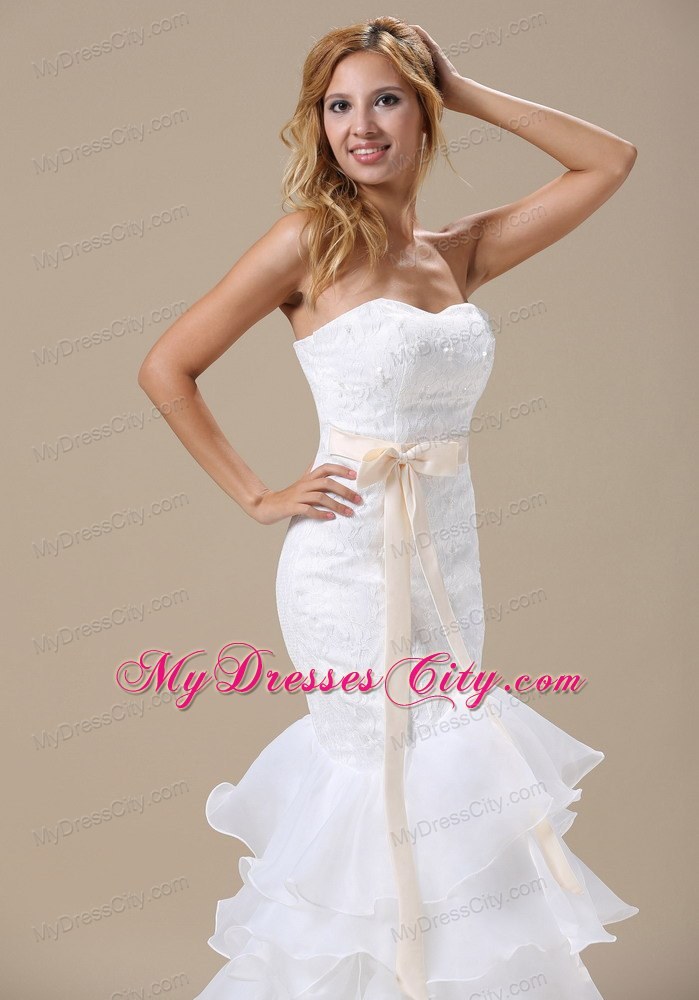 Brush Train Ruffled Layers Wedding Dresses with Pink Bowknot