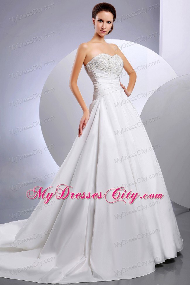 Appliques Sweetheart Chapel Train Ruched Wedding Gown