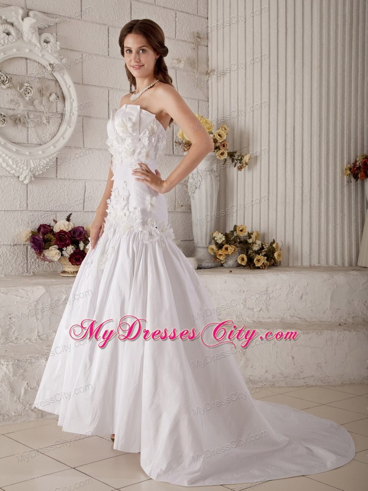 Strapless Ruched Sweetheart Court Train Appliques Wedding Dress