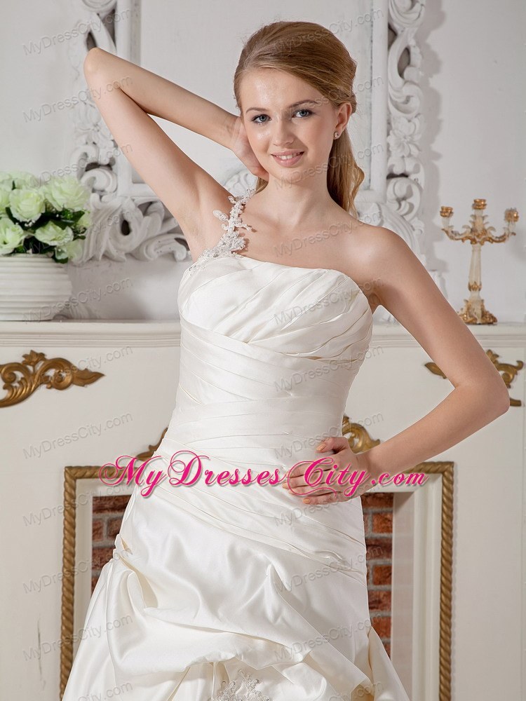 One Shoulder Appliques and Ruching Bridal Dress with Court Train