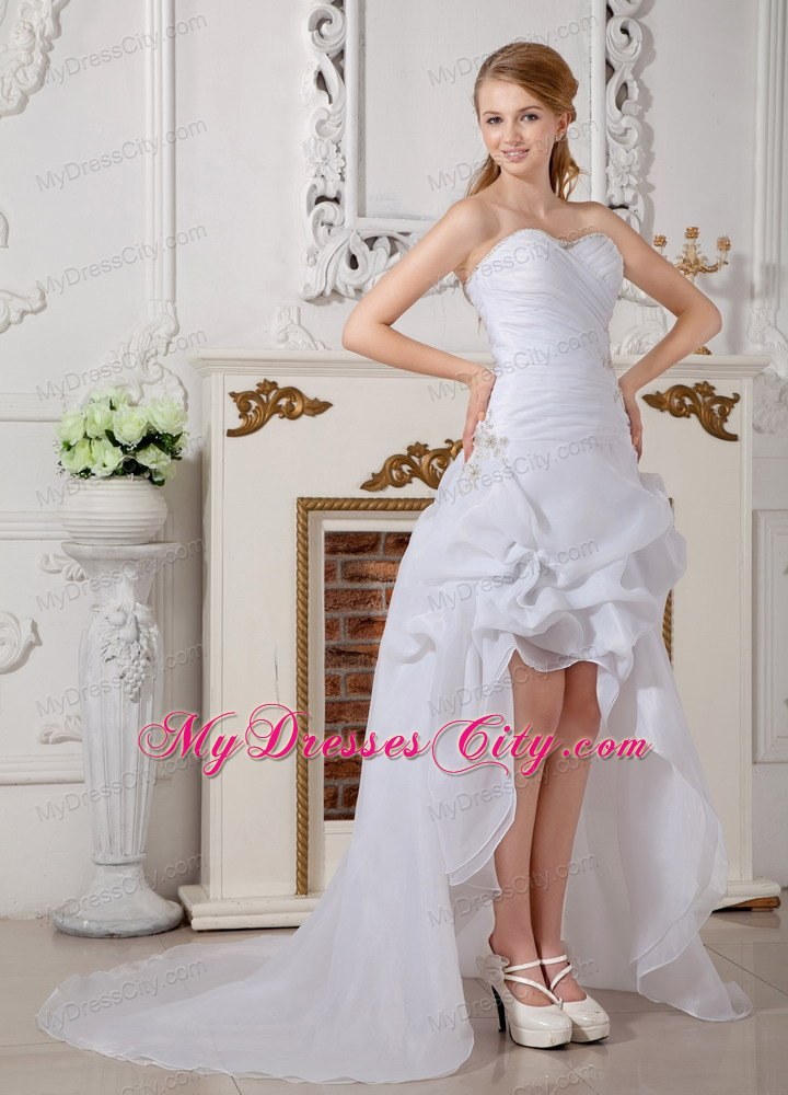 Asymmetrical Ruching Appliques Wedding Gowns with Court Train