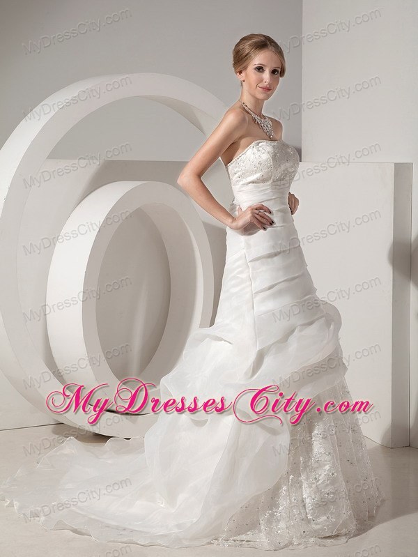 Chapel Train Organza and Lace Appliques Wedding Dress with Puck-ups