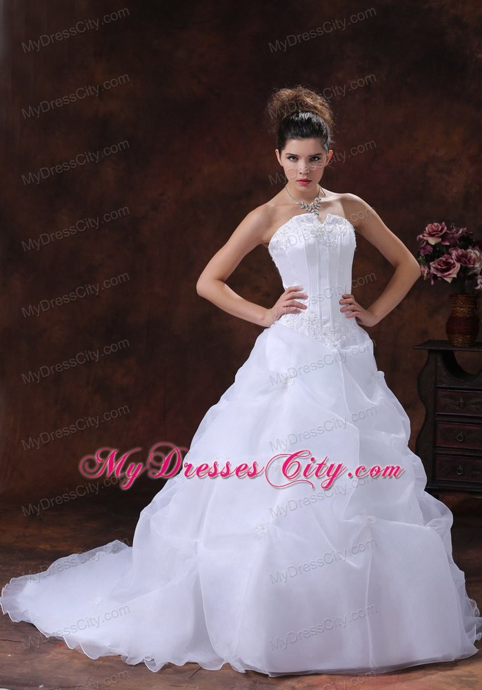 Puffy Strapless Bridal Gown With Appliques and Court Train