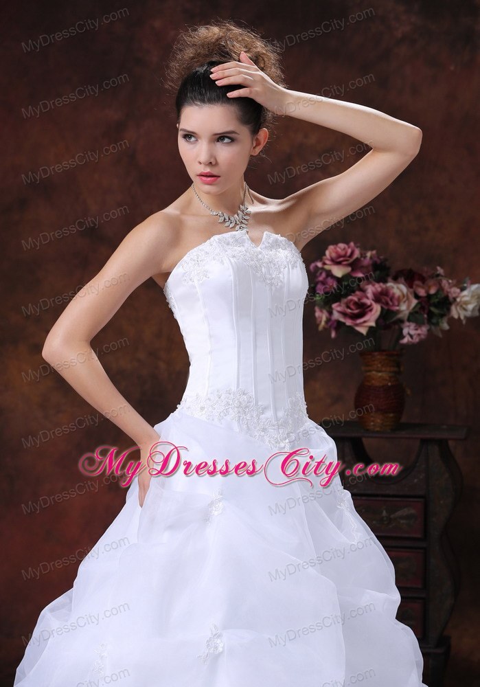 Puffy Strapless Bridal Gown With Appliques and Court Train