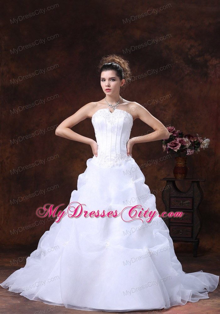 Puffy Strapless Bridal Gown With Appliques and Court Train