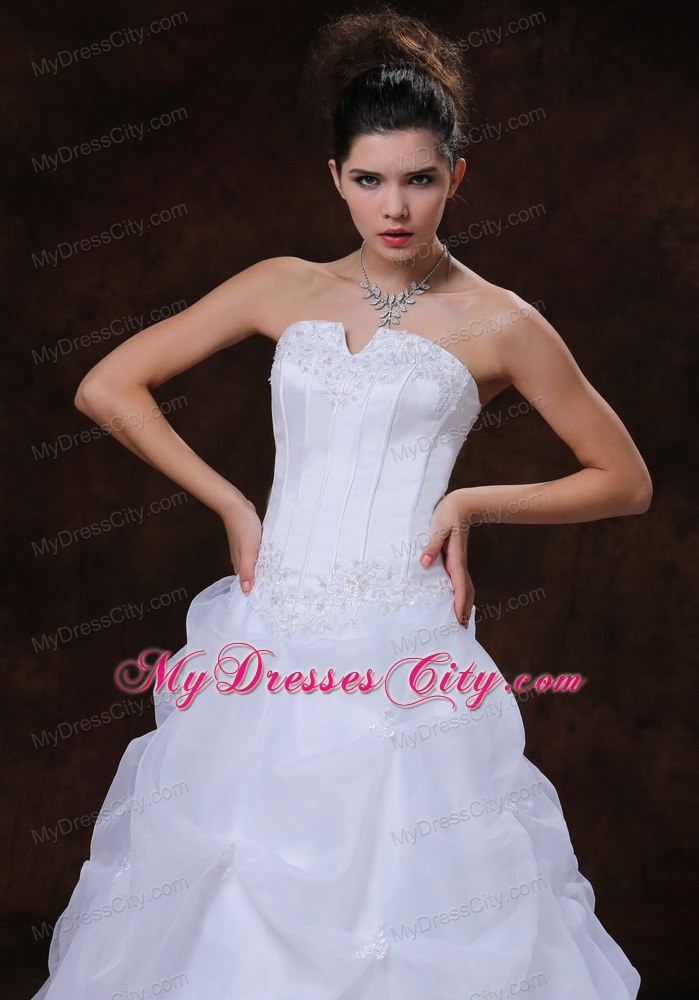 Puffy Strapless Bridal Gown With Appliques and Court Train