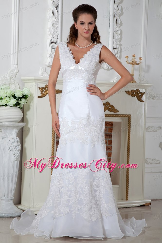 Noble Sheathy V-neck Court Train Organza and Lace Appliqued Wedding Dress