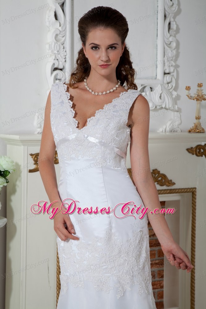 Noble Sheathy V-neck Court Train Organza and Lace Appliqued Wedding Dress