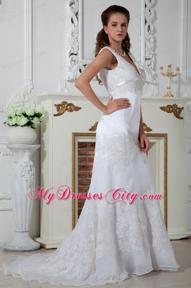 Noble Sheathy V-neck Court Train Organza and Lace Appliqued Wedding Dress