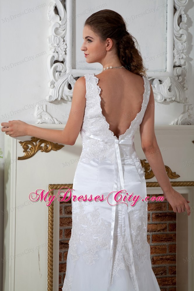 Noble Sheathy V-neck Court Train Organza and Lace Appliqued Wedding Dress