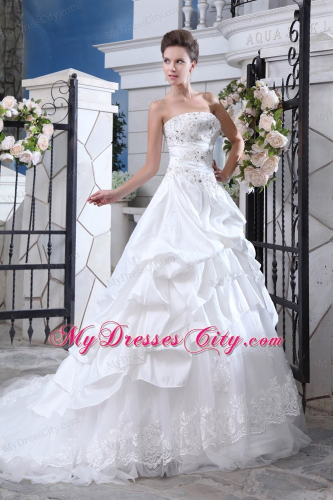 Vintage Strapless Court Train Appliques Organza A-line Wedding Dresses