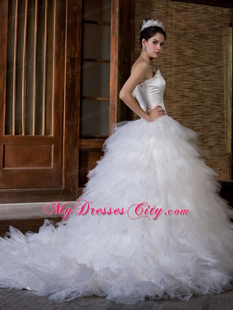 Sexy A-line Sweetheart Appliqued Organza Wedding Dress with Chapel Train