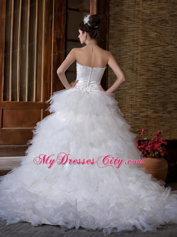 Sexy A-line Sweetheart Appliqued Organza Wedding Dress with Chapel Train