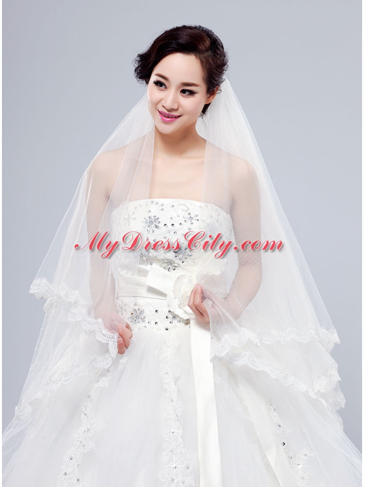 2014 Simple Four-Tier Bridal Veils with Lace Appliques Edge