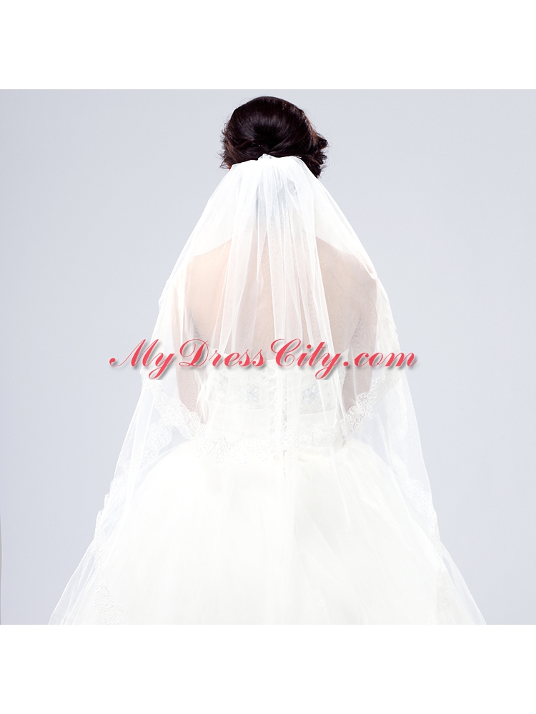 2014 Simple One-Tier Bridal Veils with Lace Appliques Edge