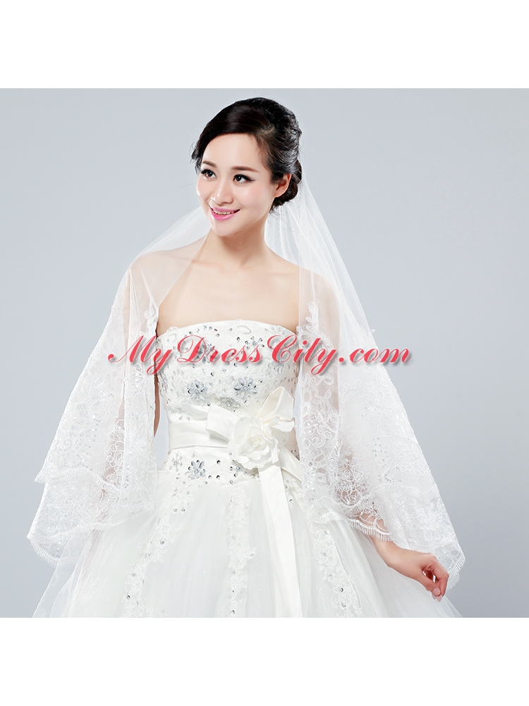 Classic One-Tier Lace Appliques Edge Wedding Veil