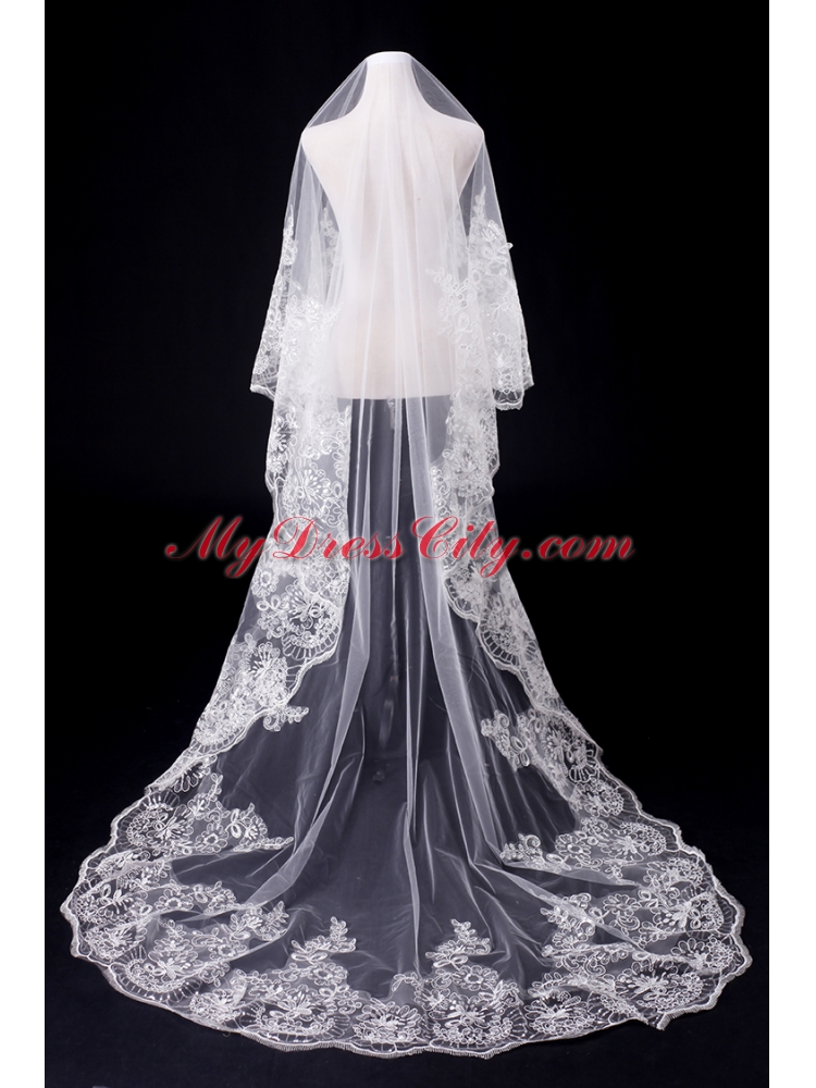 Classic One-Tier Lace Appliques Edge Wedding Veil