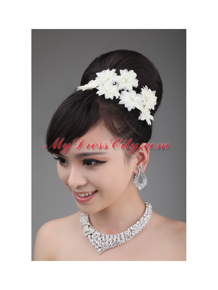 Alloy and Rhinestone Necklace and Pearl Head Flower