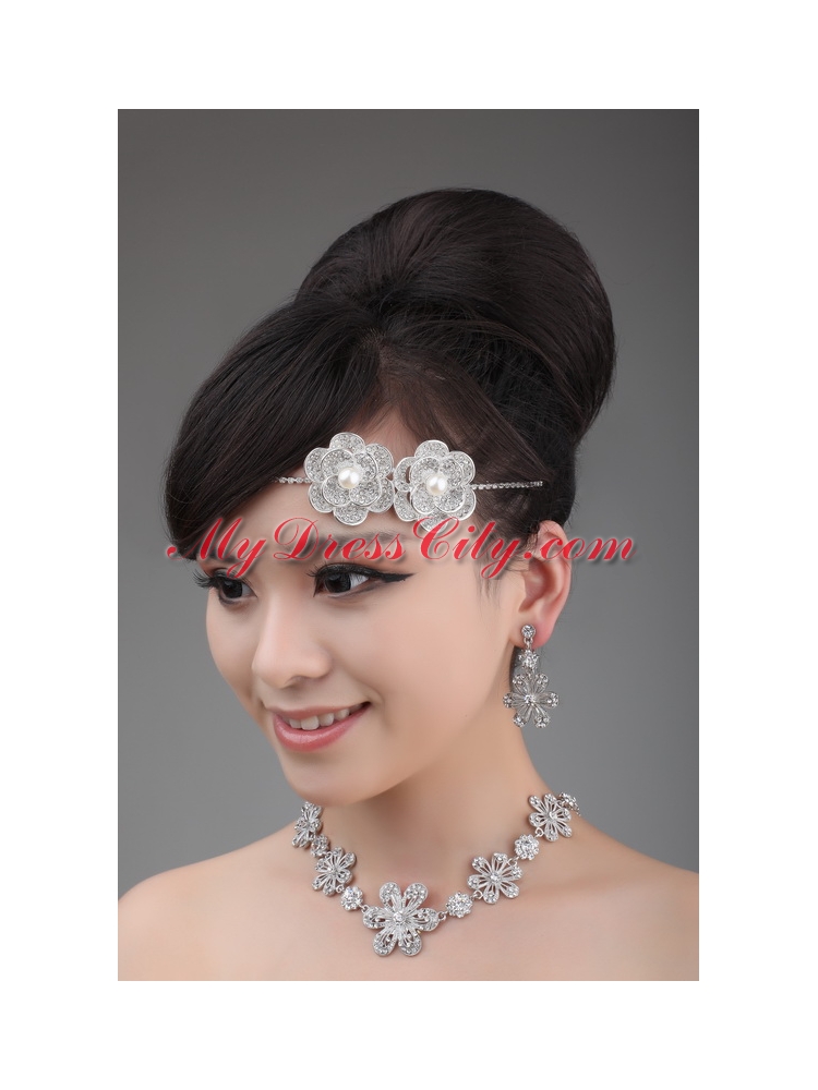 Round Shape Pearl and Alloy and Rhinestone Tiara and Necklace