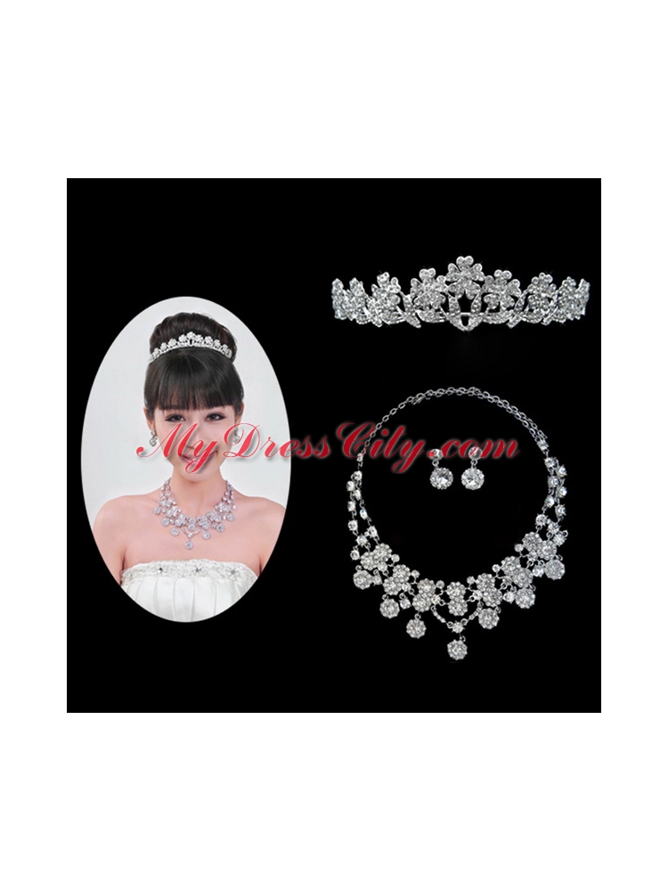 Dignified Jewelry Set Including Necklace And Tiara