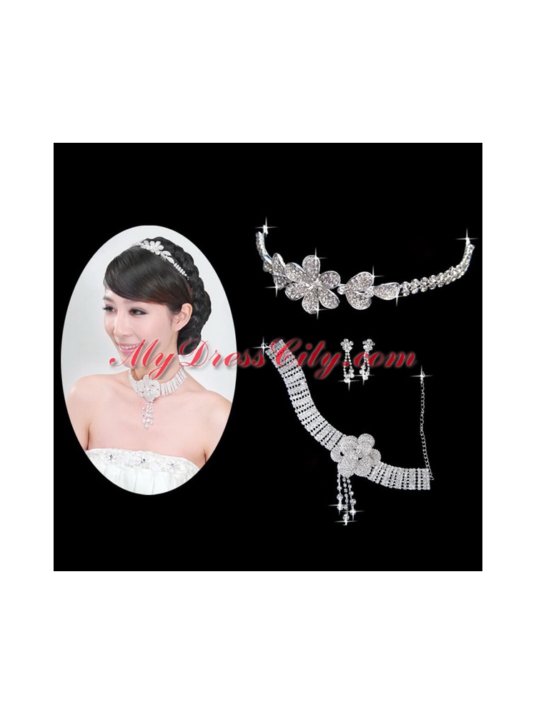 Shimmering Jewelry Set Including Necklace And Tiara