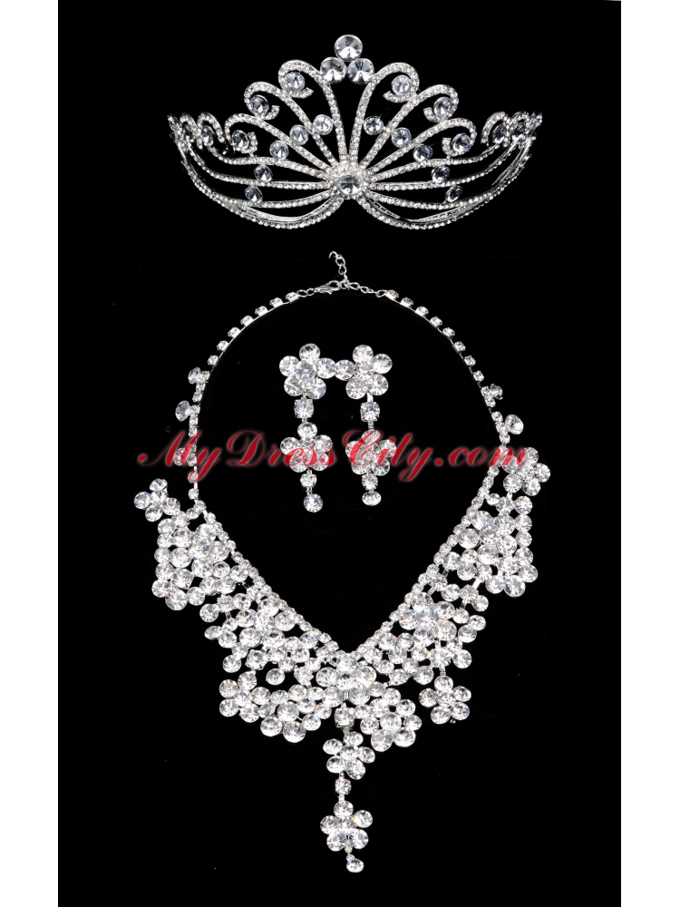 Dignified Rhinestone DreamlikeJewelry Set Including Necklace Tiara