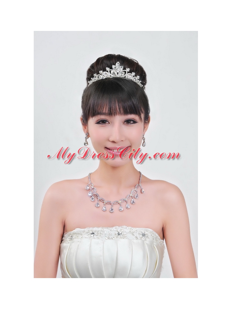 Gorgeous Alloy With Rhinestone Ladies Necklace and Tiara