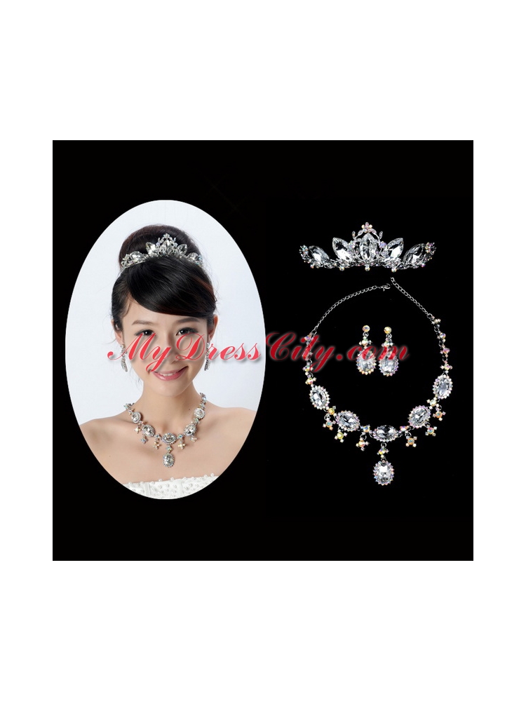 Shimmering Ladies Necklace and Tiara Jewelry Set