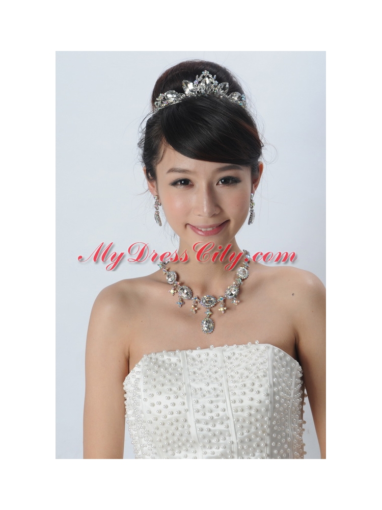 Shimmering Ladies Necklace and Tiara Jewelry Set