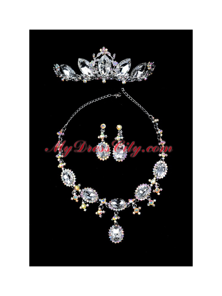 Shimmering Ladies Necklace and Tiara Jewelry Set