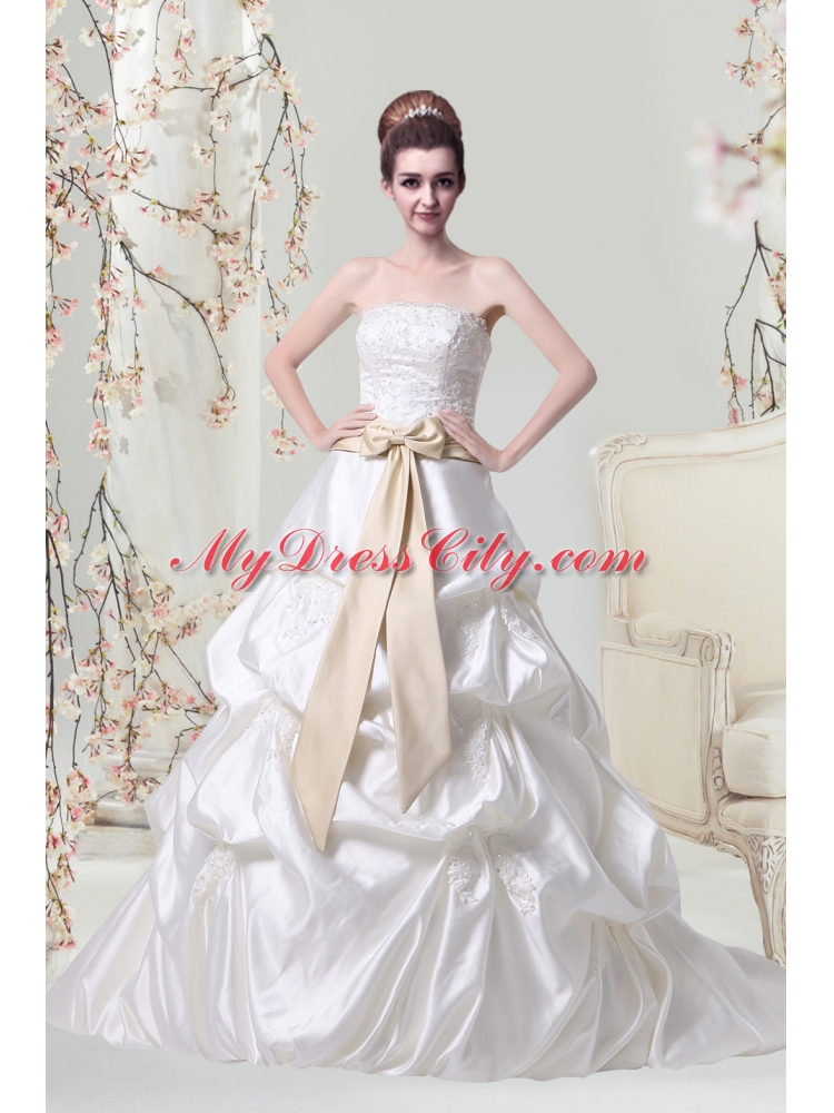 Princess Court Train Strapless Wedding Dresses with Appliques