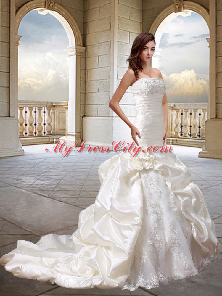 Luxurious 2015 Mermaid Wedding Dress with Lace and Hand Made Flowers