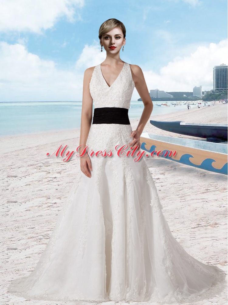 Luxurious Lace Halter Appliques Wedding Dress with Court Train