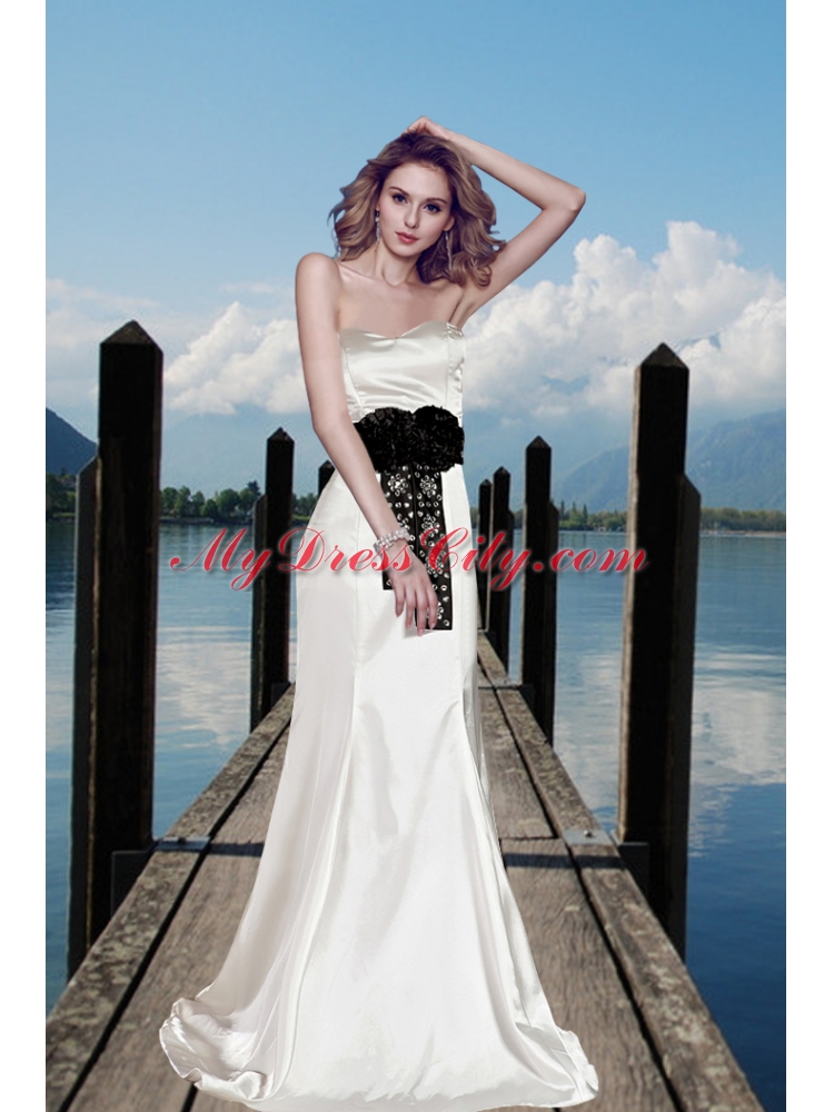 Simple Column Sweetheart Beading Wedding Dresses with Brush Train