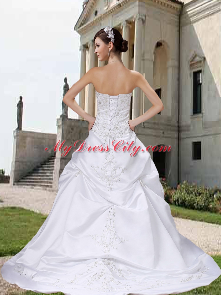 2014 White Strapless Princess Brush Train Wedding Dresses with Embroidery