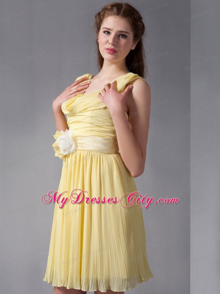 Straps Mini-length Flower Decorate Homecoming Dress in Yellow