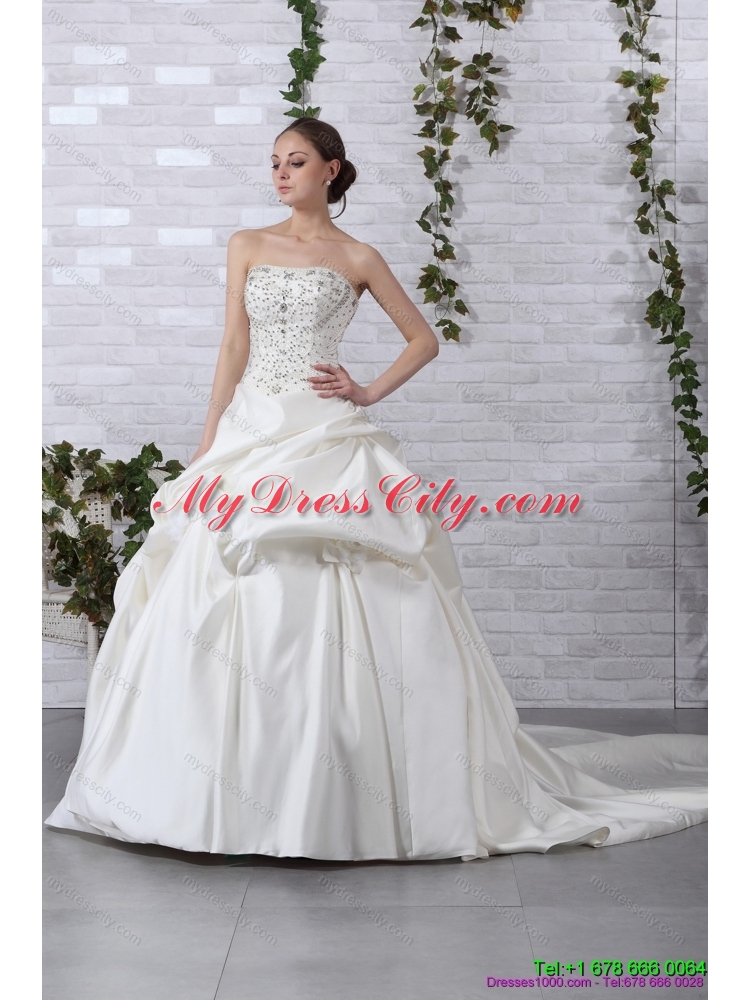 2015 Pretty Strapless Beading Wedding Dress with Brush Train