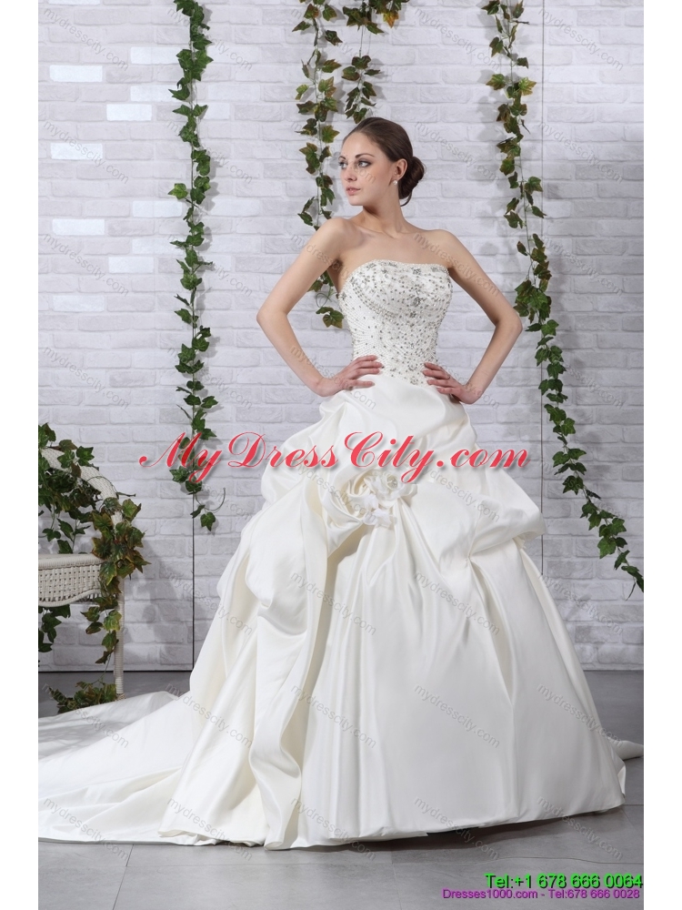 2015 Pretty Strapless Beading Wedding Dress with Brush Train