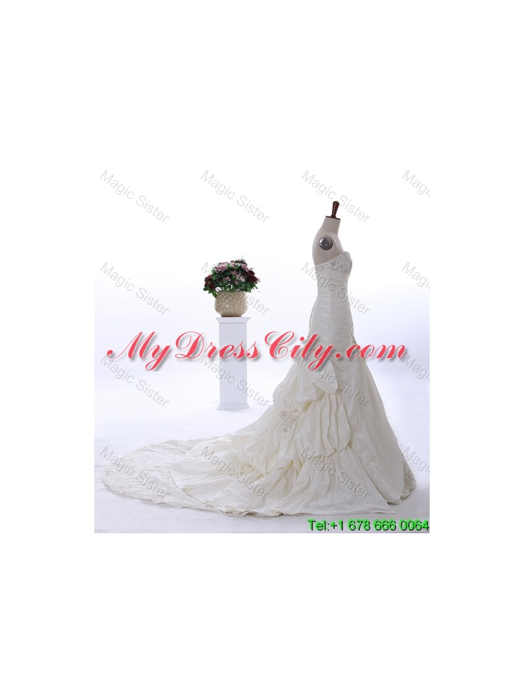 Custom Made Embroidery Wedding Dresses with Court Train