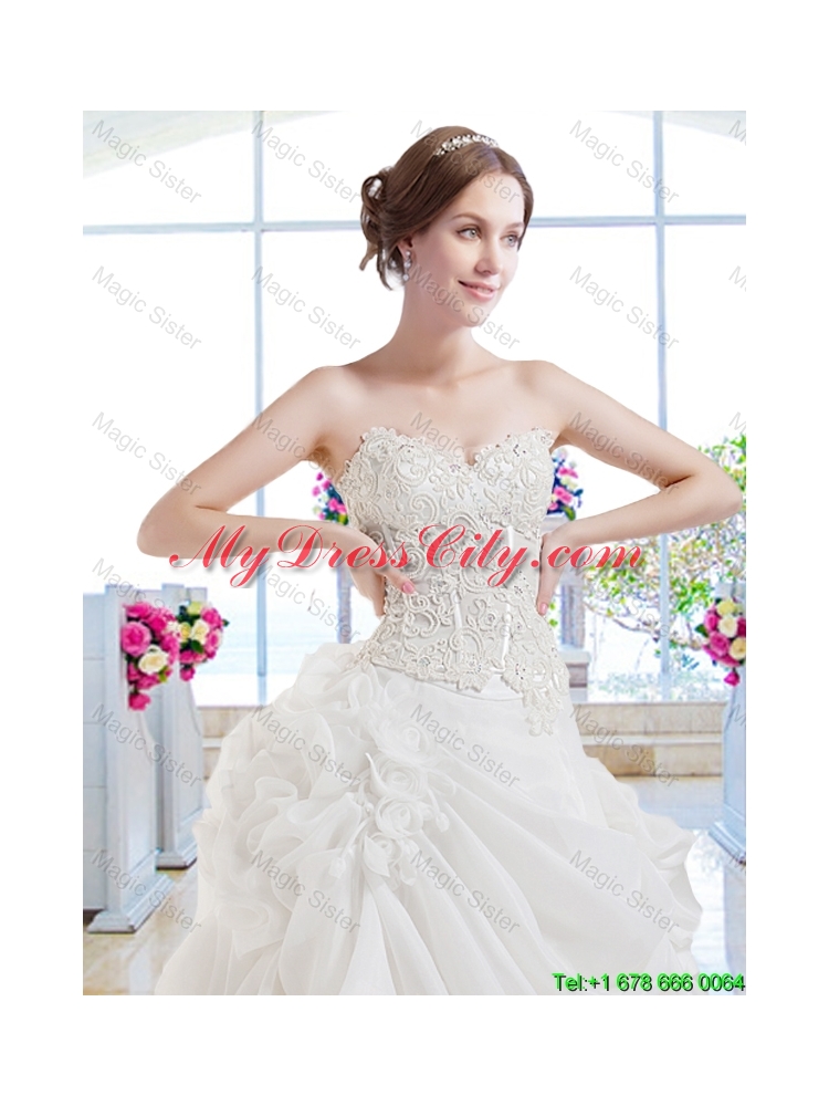 Pretty Sweetheart Appliques Wedding Gown with Chapel Train