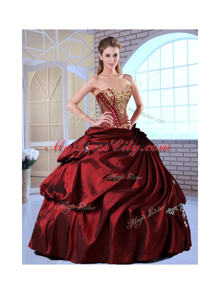 Gorgeous Ball Gown Taffeta Wine Red Quinceanera Gowns with Pick Ups