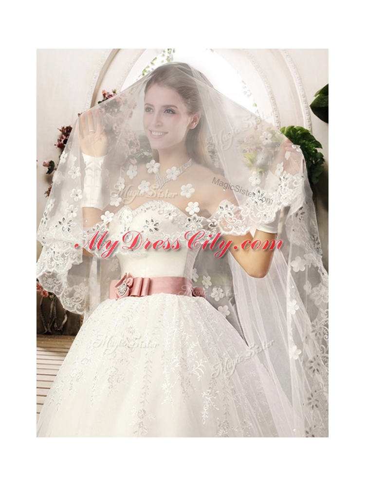 Lovely Sweetheart Lace Appliques and Bowknot Wedding Dresses with Chapel Train