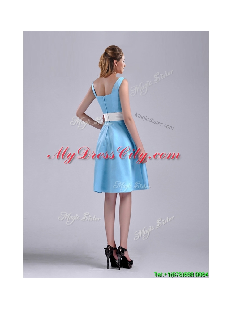 Simple Belted and Ruched Aqua Blue Dama Dress in Knee Length