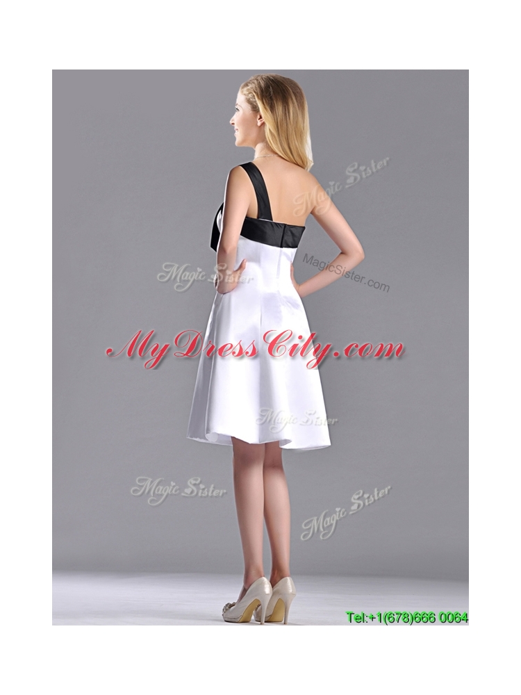 Exquisite One Shoulder Satin Short  Dama Dress in White and Black